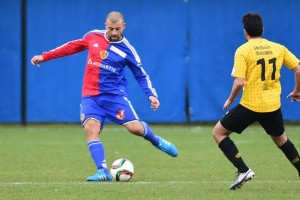 Walter Samuel playing for FC Basel