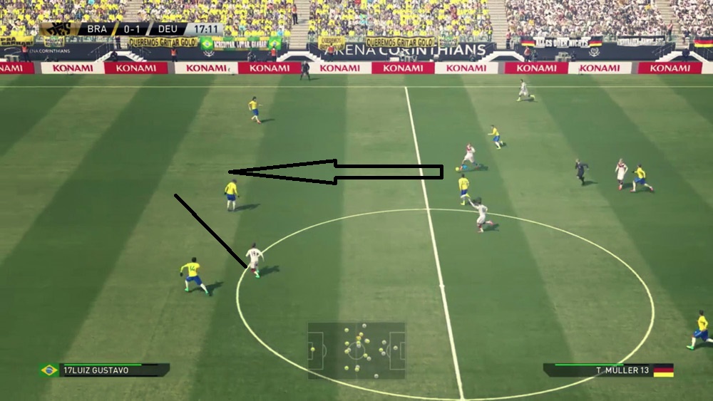 The manual pass button allows you to play passes like this accurately. Credit to winningelevenblog.com for the image