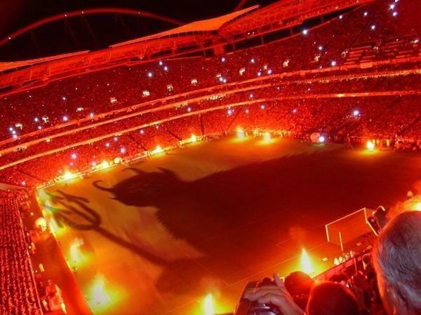 Galatasaray supporters take intimidation to the next level 