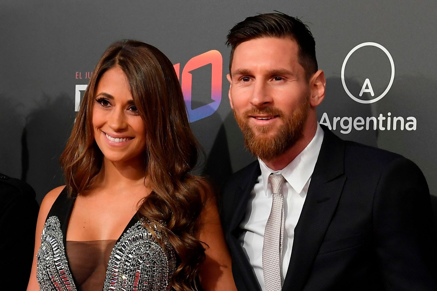 Lionel Messi's Wife 2021 - FootyBlog.net
